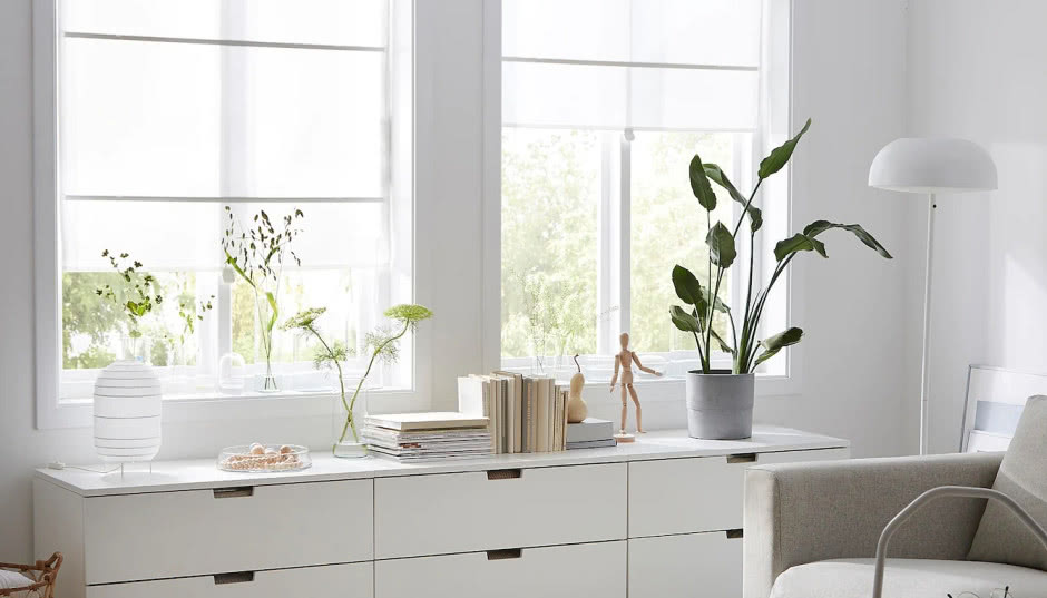 Rolety rzymskie - czy pasują do skandynawskich wnętrz?