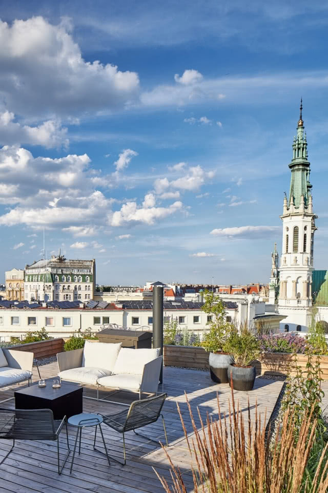widok na Warszawę z tarasu na dachu