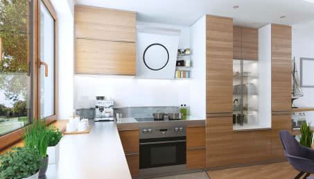 Szkło nad blatem w kuchni - czy ma sens? Wady i zalety