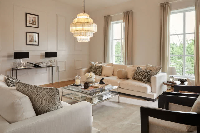 sofa w salonie biała