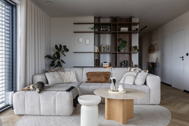sofa miękka i wygodna w salonie