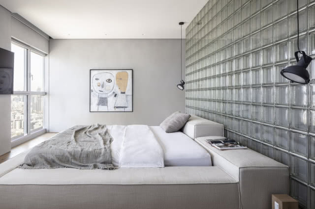 sypialnia ze szklaną ścianą