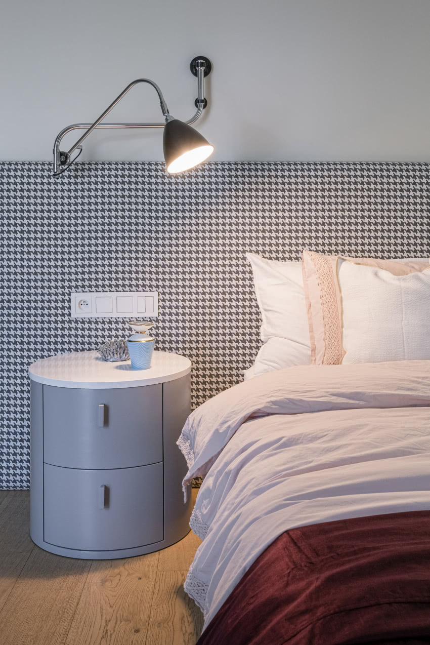 W sypialni również widać...