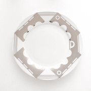 Talerze z limitowanej kolekcji porcelany...