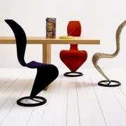 Gentle.
Rama krzesła wykonana z jasnego drewna,...