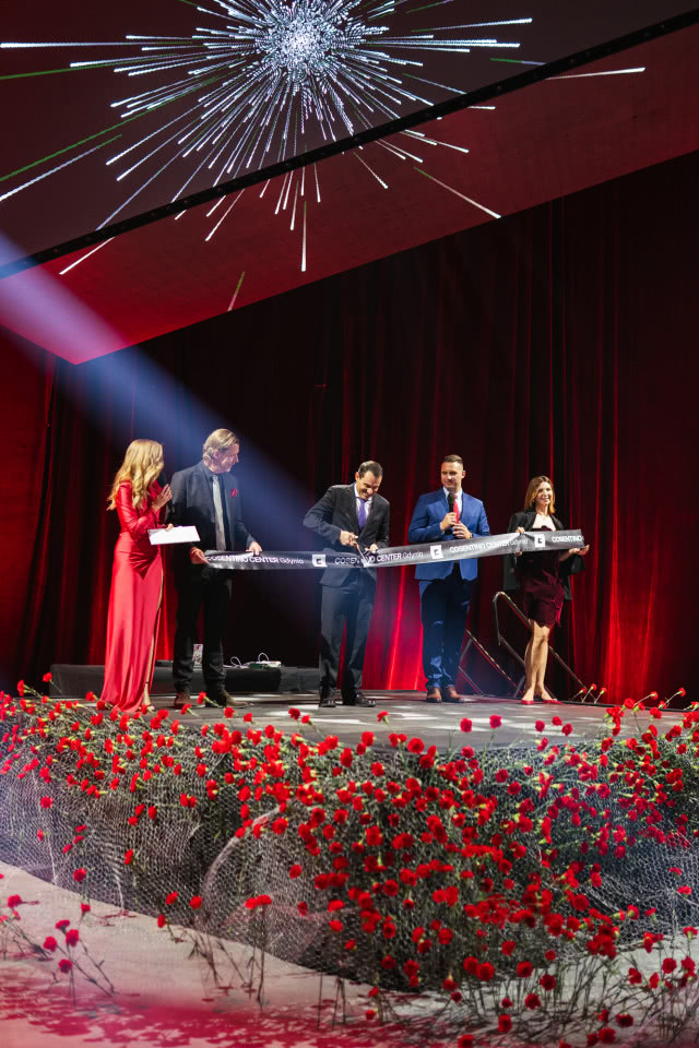 Czerwone goździki, hiszpańska dusza i design - nowe Centrum Cosentino® w Trójmieście