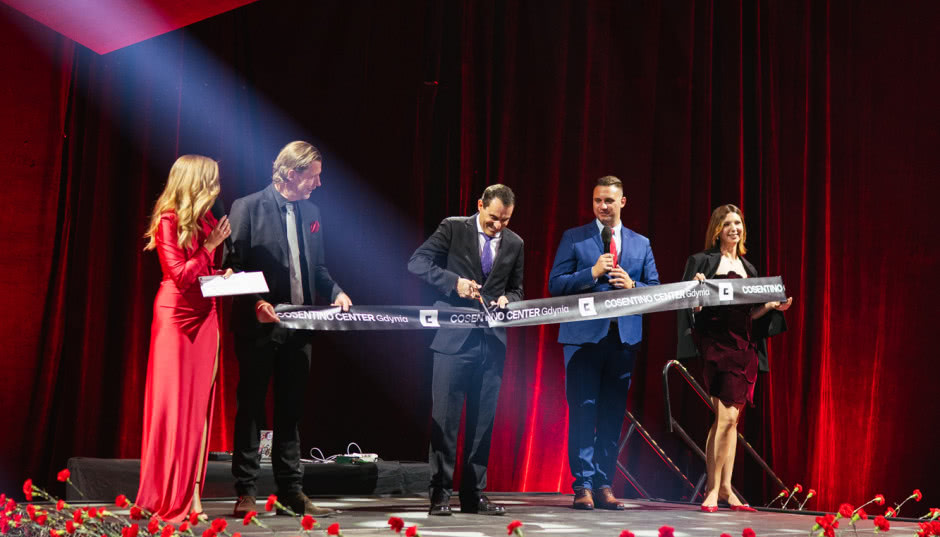 Czerwone goździki, hiszpańska dusza i design - nowe Centrum Cosentino® w Trójmieście