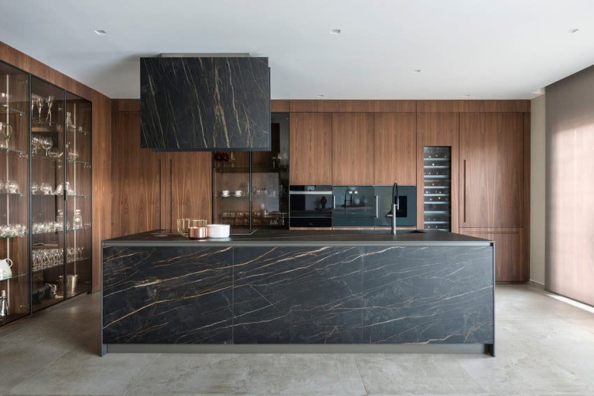 Laminam, kolekcja I-NATURALI, wzór Noir Desir