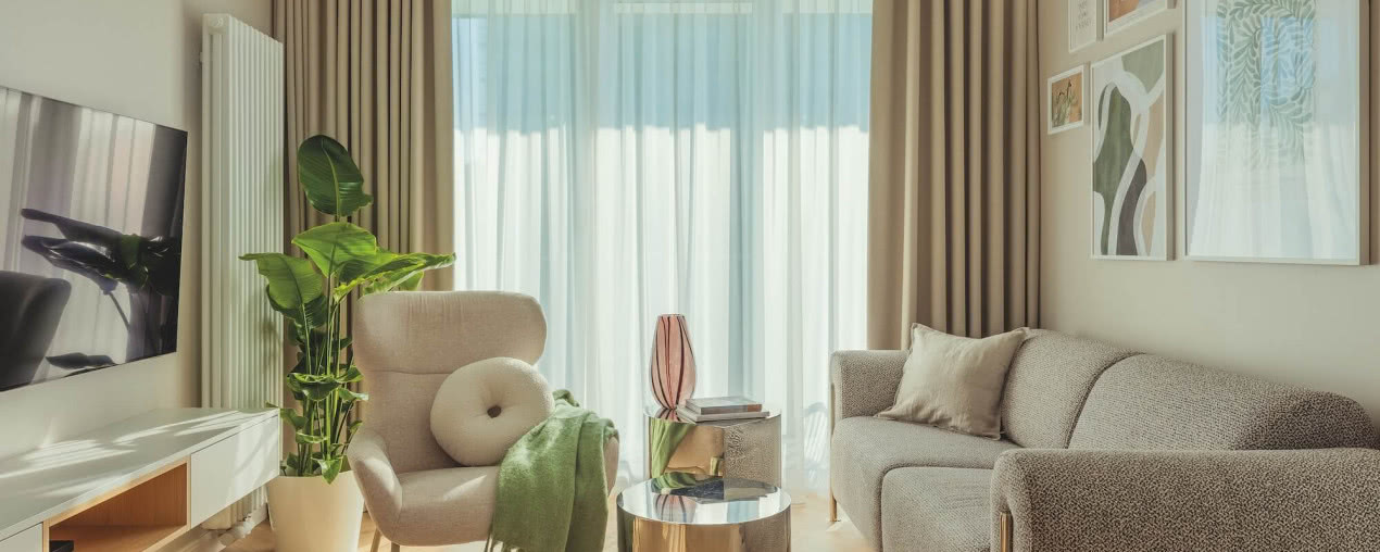 Szampan z wisienką. Mieszkanie, z którego emanuje spokój i domowe ciepło