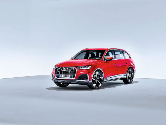 Audi Q7 przeszło gruntowną
aktualizację, wizualną i techniczną.