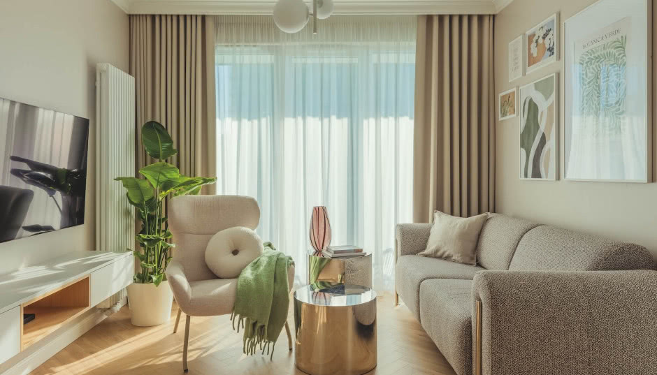 Szampan z wisienką. Mieszkanie, z którego emanuje spokój i domowe ciepło