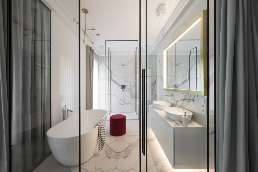 Sypialnię i strefę kąpielową oddziela...