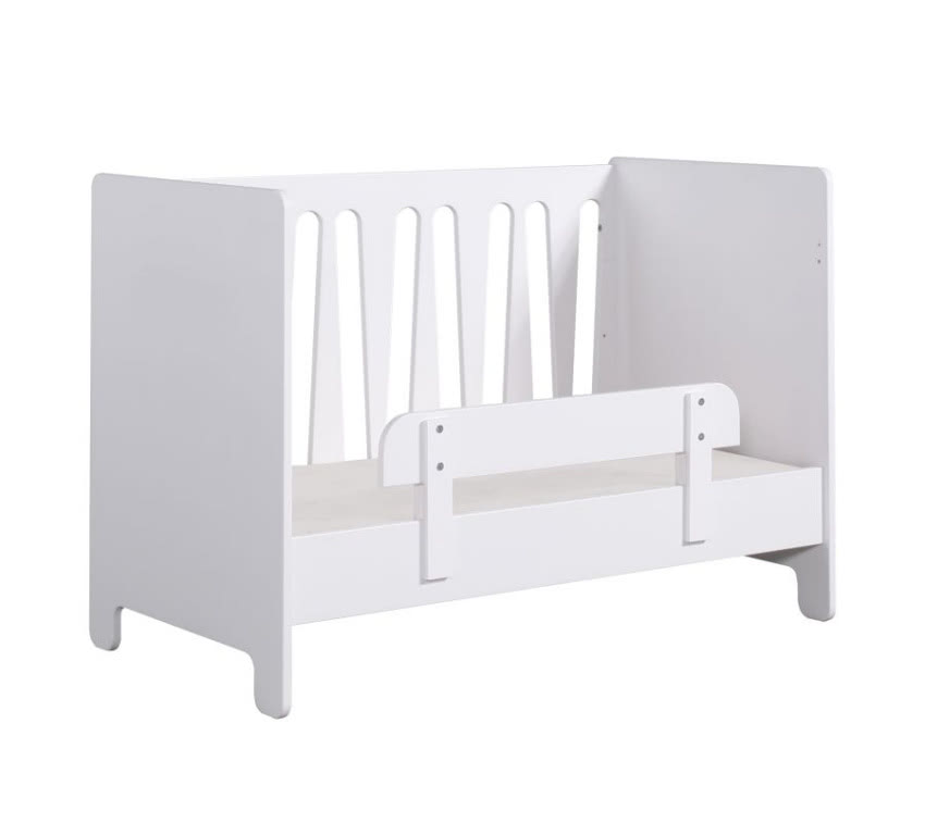 Łóżeczko Moon z barierką - dla dziecka, które...