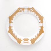 Talerze z limitowanej kolekcji porcelany...