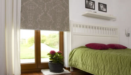 10 powodów, dla których warto mieć roletę w mieszkaniu