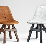 Gentle.
Rama krzesła wykonana z jasnego drewna,...