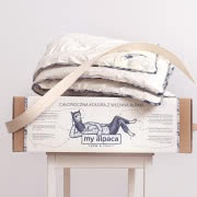 Drewniana ławka Leaning od Izabeli Bołoz