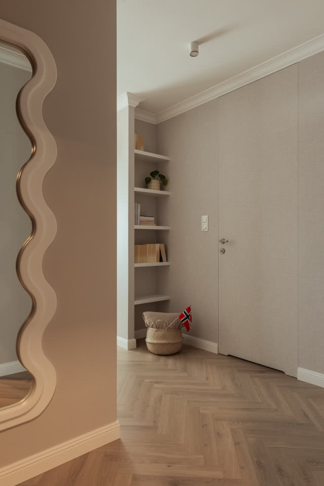 lustro w przedpokoju