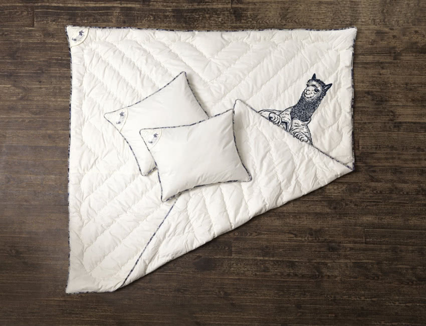 Kołdra wypełniona włóknem alpaki, proj. Beza...