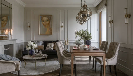 Dwupoziomowy apartament w nowojorskim stylu. Motywem przewodnim został granat!