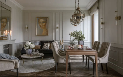 Dwupoziomowy apartament w nowojorskim stylu. Motywem przewodnim został granat!