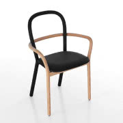 Gentle.
Rama krzesła wykonana z jasnego drewna,...