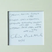 Każde ze zdjęć jest sygnowane przez Chrisa...