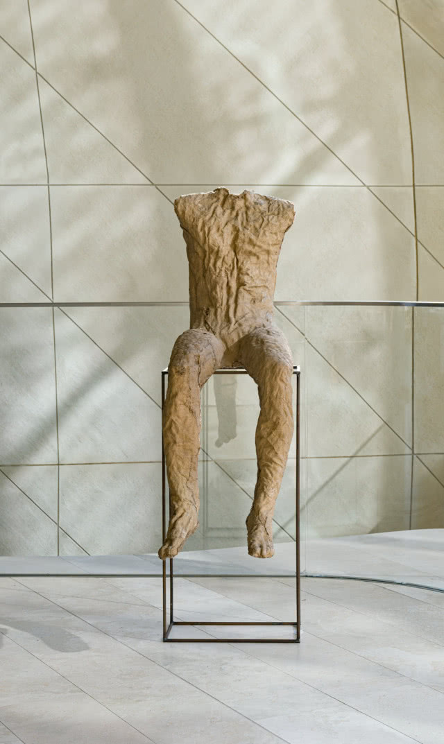 Seated figure - Abakan na krześle