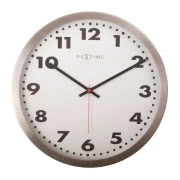 Zegar ścienny z białą tarczą