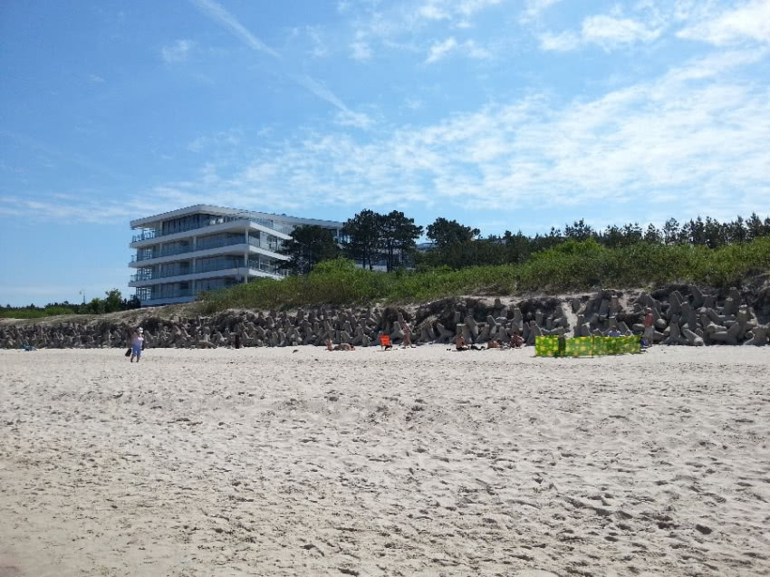 Apartamentowiec Dune w Mielnie - widok z plaży