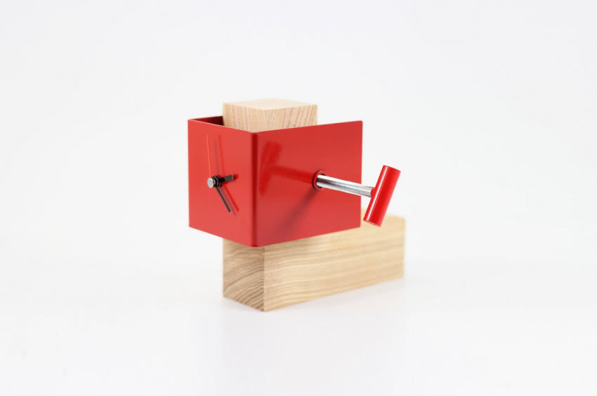 Zegarek stojący Vice clock 2, proj. Bartosz Mucha