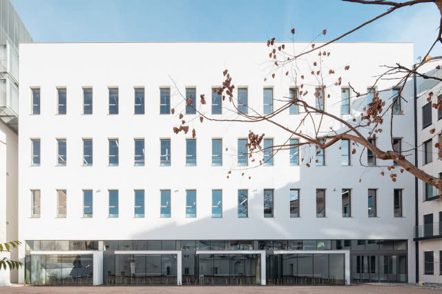 Konferencja PULSE 2024 w Pradze - liderzy w dziedzinie architektury i wzornictwa omawiają zagadnienia zrównoważonego rozwoju