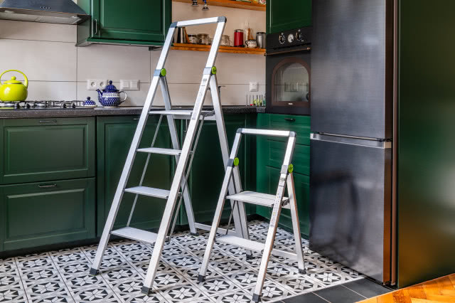 drabiny o różnych stopniach