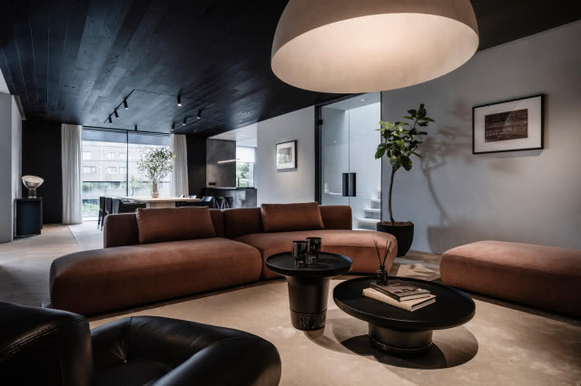 wnętrze domu salon Aston Martin