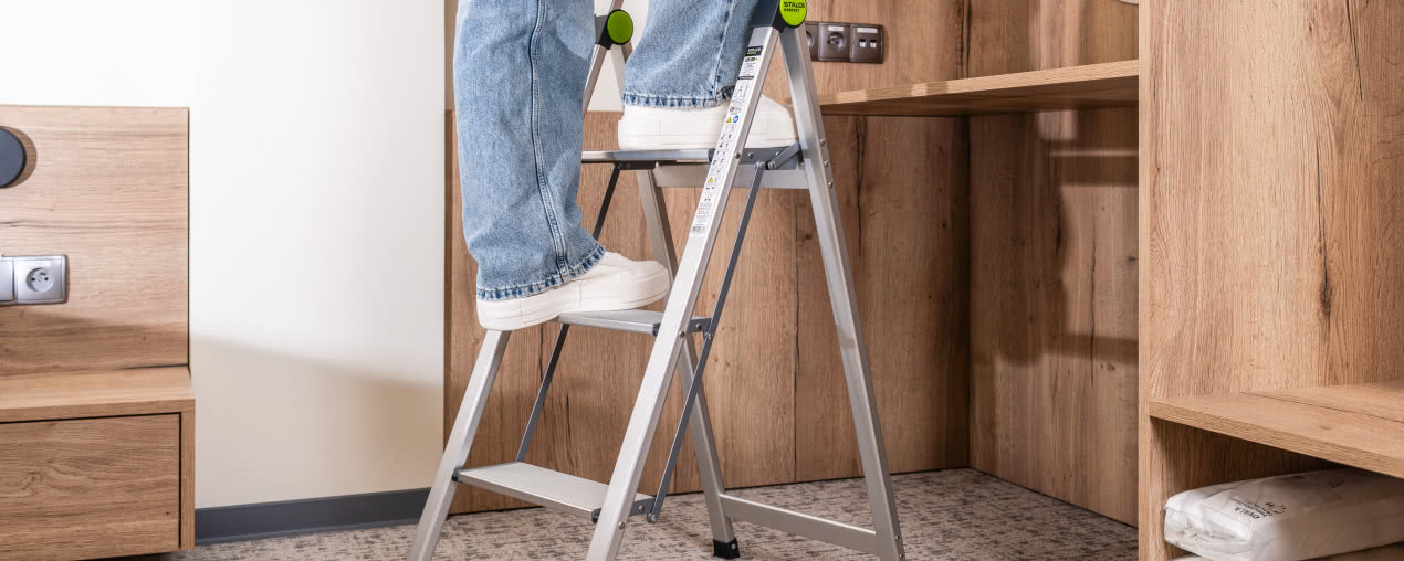 Nowoczesność w każdym detalu - drabiny SLIM STALCO PERFECT do małych i stylowych wnętrz