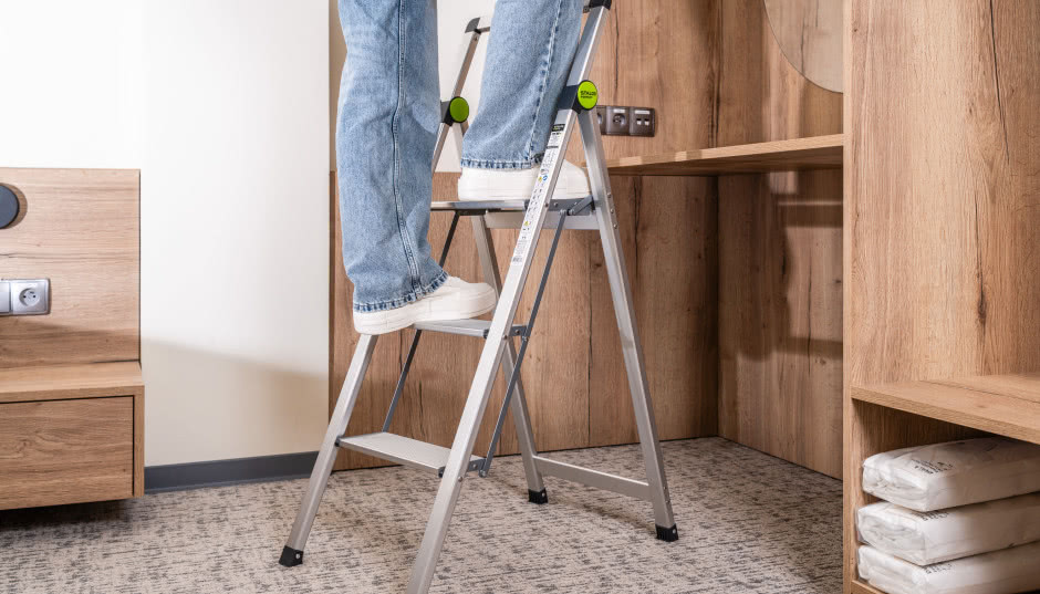 Nowoczesność w każdym detalu - drabiny SLIM STALCO PERFECT do małych i stylowych wnętrz
