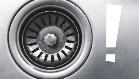 Myślicie, że zlew jest wymyty do czysta? Ten 1 krok pokazuje, że macie zgromadzoną pleśń i osad