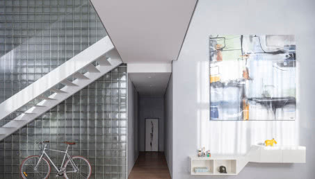 Luksfery. Wraca moda na szklane ścianki i podłogi! Jak je zastosować we wnętrzu? 