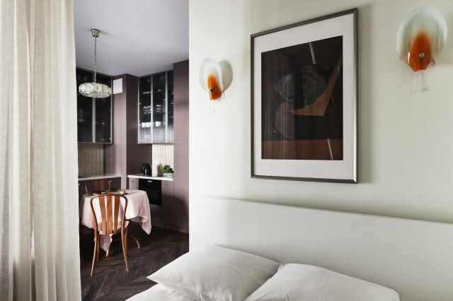 Sypialnia wydzielona w salonie