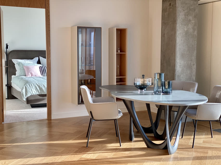 Złota 44, Oskar Zięta 