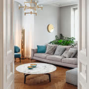 Na minimalistyczną kuchnię
"spoglądają" twarze...