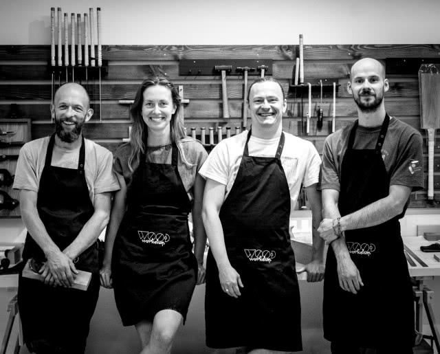 Zdjęcie stolarzy w czarno bieli