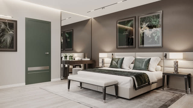 zielone drzwi ze zdobieniami, duże łóżko w sypialni, obrazy, duże lustro na ścianie, dywan, ławeczka w nogach łóżka, stoliki nocne, lampki nocne, zagłowie