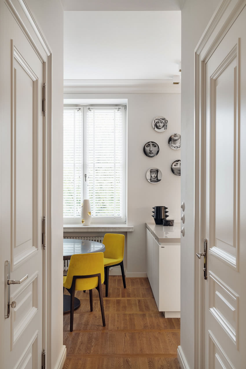 Na minimalistyczną kuchnię
"spoglądają" twarze...