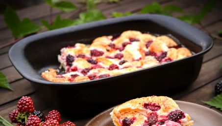 Jeżynowy cobbler - przepis na letni deser