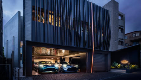 Aston Martin stworzył dom, który wygląda jak supersamochód. Stoi w sercu Tokio