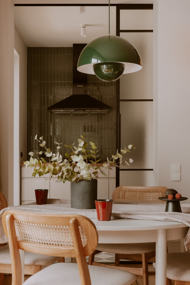 niewielka kuchnia oddzielona ścianką