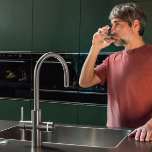 Jedna bateria, wiele możliwości - sprawdź, co oferuje Franke Mythos Water Hub!