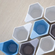 Drewniana ławka Leaning od Izabeli Bołoz