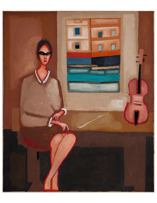 siedząca kobieta, obok niej na stole skrzypce